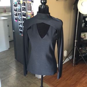 Cache Sweater with Cutouts